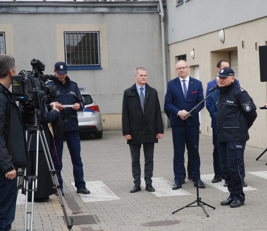 Policjanci z Ostrowa Wielkopolskiego otrzymali trzy nowe radiowozy