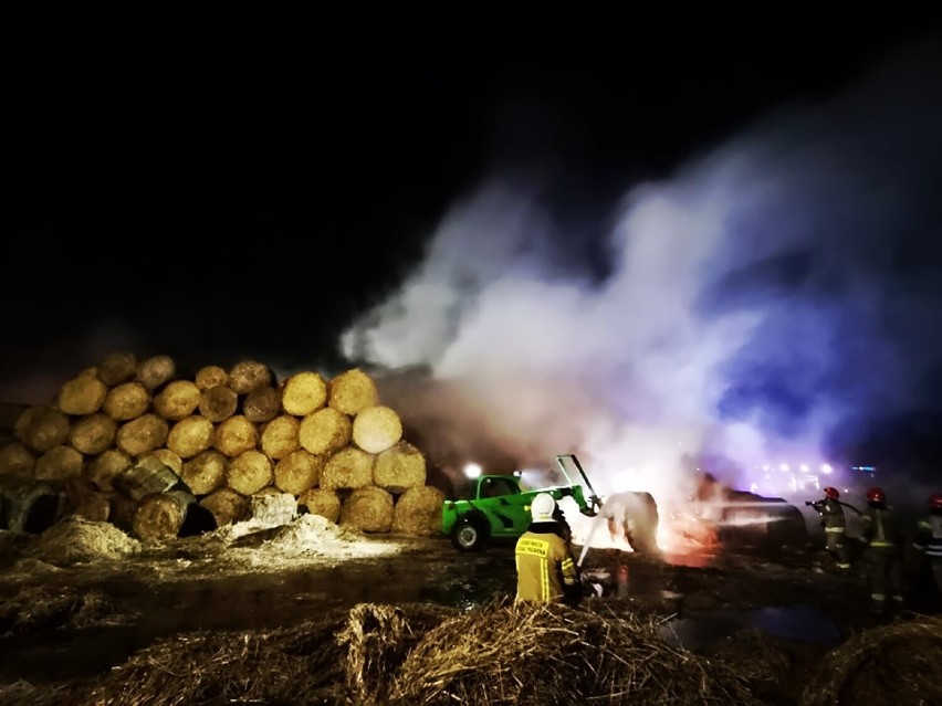 Pożar sterty słomy na terenie zakładu w Karszewie pod Łaskiem