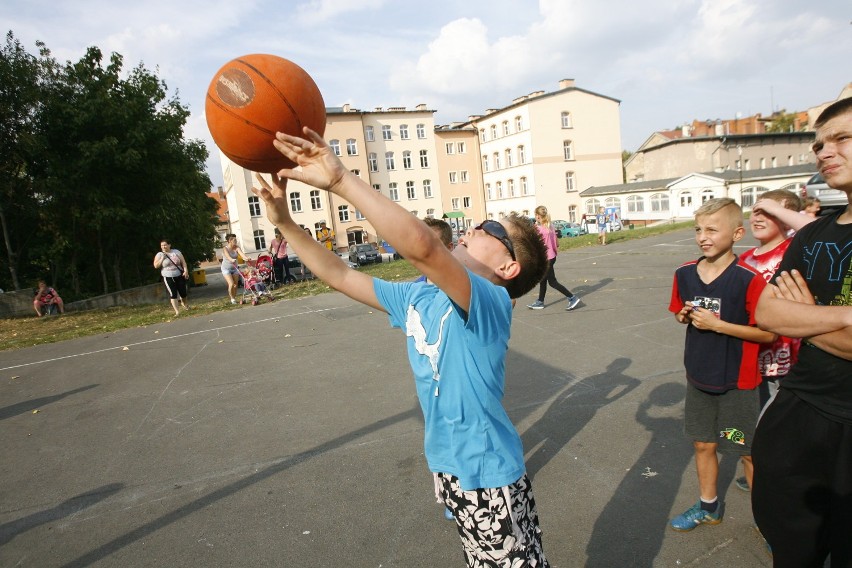 Festyn w dzielnicy Sobięcin odbył się na boisku przy Zespole Szkolno – Przedszkolnym nr 1