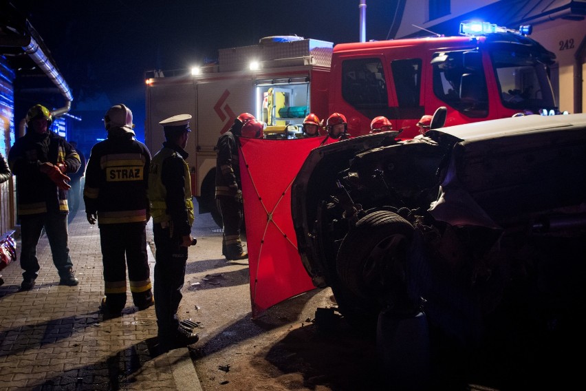 Wypadek w Białym Dunajcu. Jedna osoba nie żyje, druga walczy o życie [FOTO]