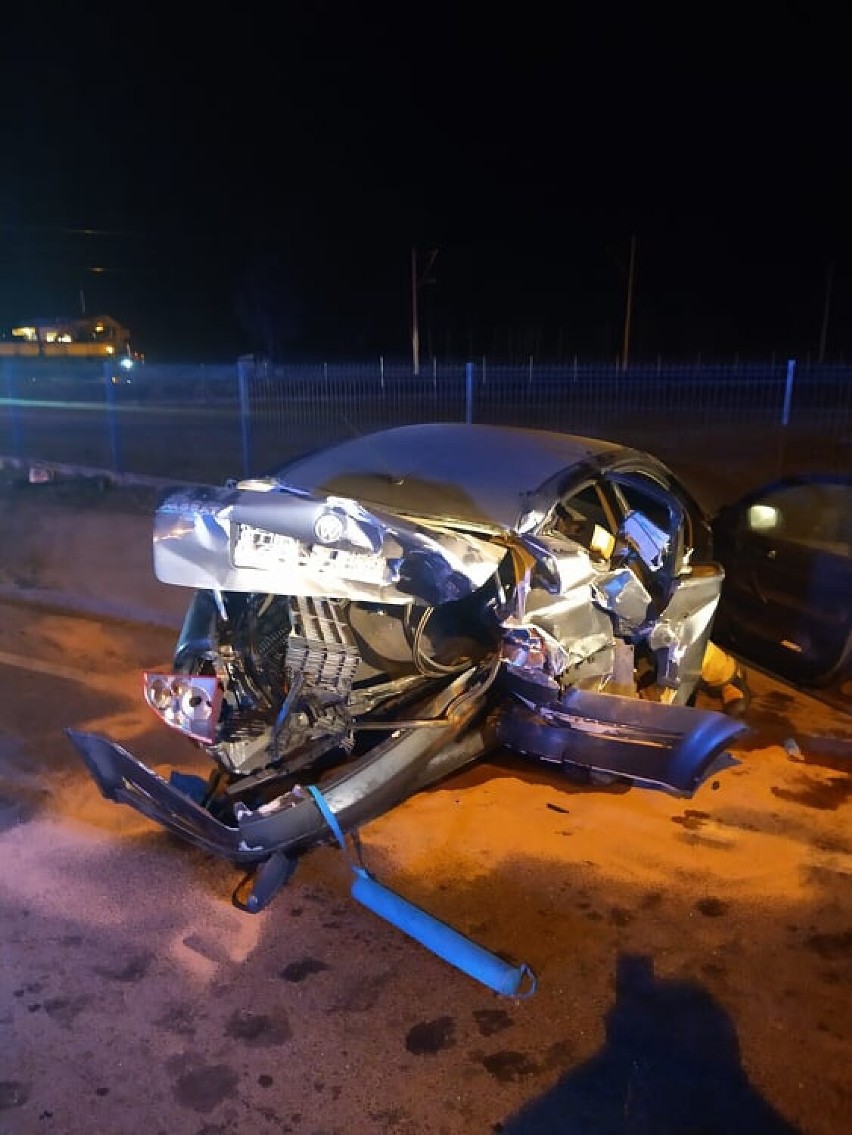 Wypadek na krajowej 42 w Trębaczewie. Nie żyje 52-letnia pasażerka volkswagena 