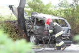 Wypadek koło Bartoszyc. Volvo uderzyło w drzewo. Ranne zostały 4 osoby
