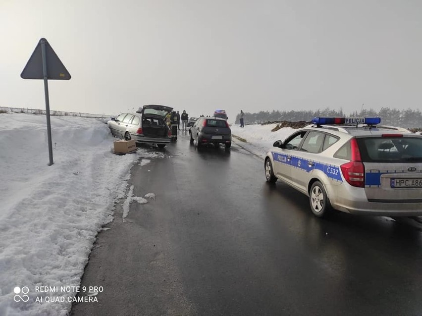 Zderzenie dwóch samochodów na drodze Szonowo - Lisnowo