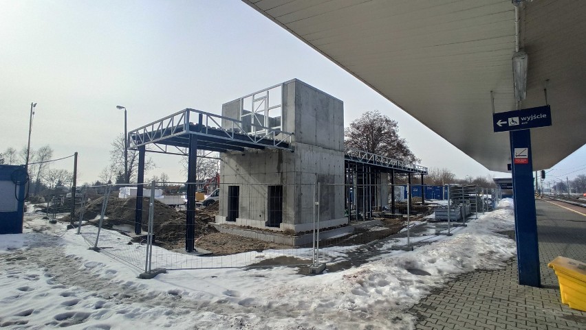 Atak zimy nie spowolnił prac nad modernizacją Dworca PKP w Świdniku. Zobacz aktualne zdjęcia!