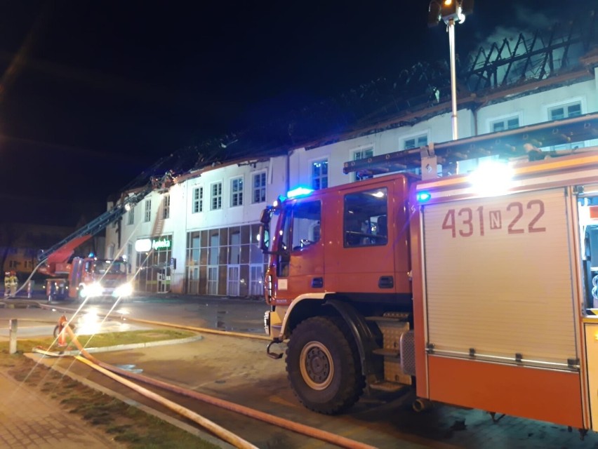 Groźny pożar galerii w Ełku. Z ogniem walczyło kilkanaście zastępów straży pożarnej