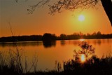 Powiat włodawski. Bajeczny, jesienny zachód słońca nad Jeziorem Glinki. Zobacz zdjęcia