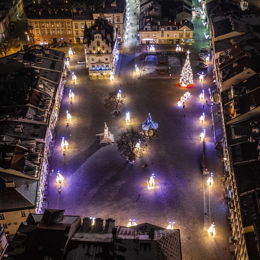 Rzeszów najpiękniej oświetlonym miastem Podkarpacia! Teraz walczy o tytuł Świetlnej Stolicy Polski. Możemy pomóc naszemu miastu