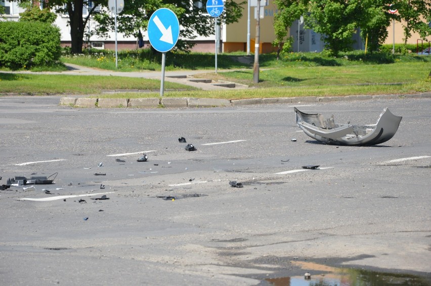 Kolizja na skrzyżowaniu ulic Dmowskiego, Armii Krajowej, Żelaznej i Górnej