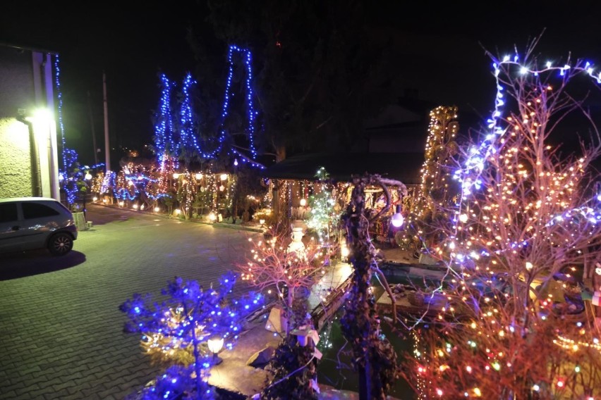 To prawdopodobnie najpiękniej świątecznie rozświetlony dom w województwie śląskim! Robi ogromne wrażenie ZDJĘCIA