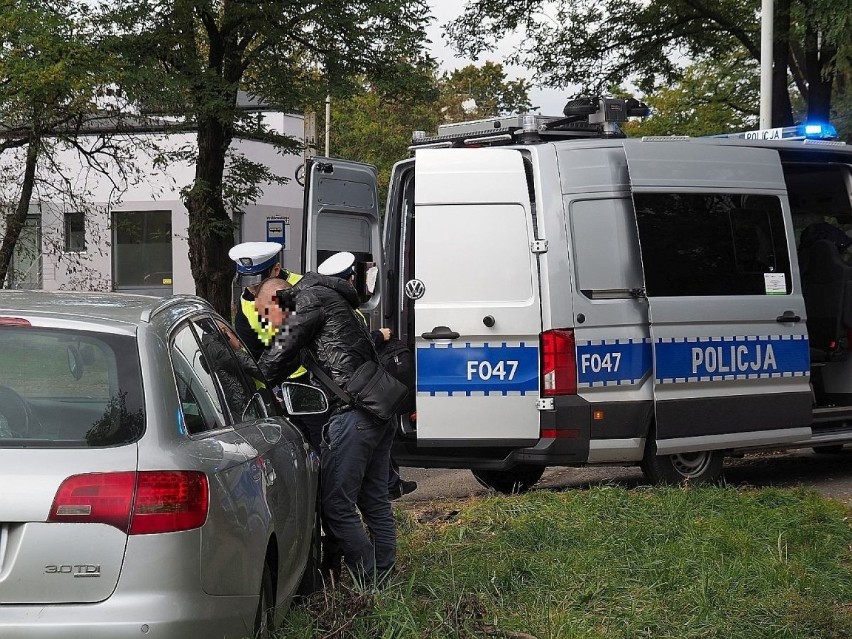 Wypadek na skrzyżowaniu Wróblewskiego i Proletariackiej. Zderzyły się dwa samochody marki audi