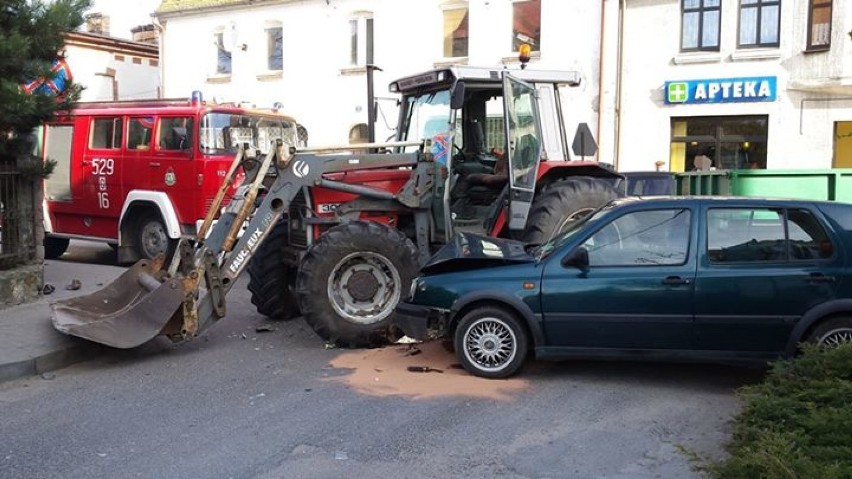 Lubichowo wypadek: Zderzenie auta z ciągnikiem