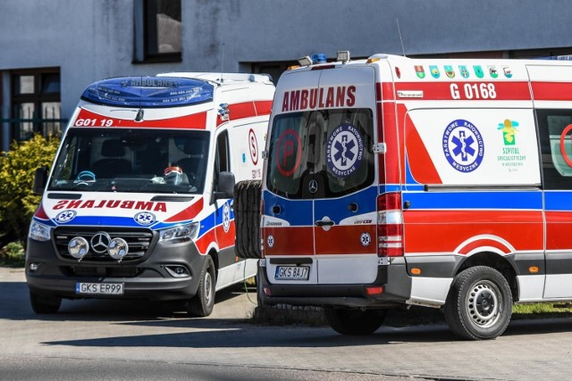 17.04.2020 koscierzyna
szpital specjalistyczny w koscierzynie - decyzja ministra zdrowia jednoimienny szpital zakazny na czas epidemii koronawirusa
na zdjeciu: karetka, ambulans, karetki
fot. przemek swiderski / polska press / dziennik baltycki