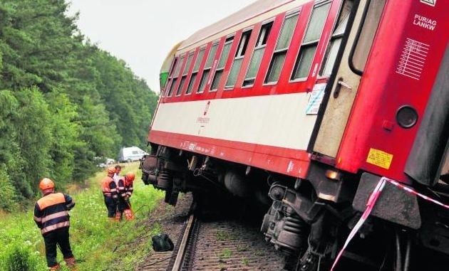 30-letni kierowca ciężarówki naraził zdrowie i życie 400 pasażerów, którzy podróżowali tym pociągiem