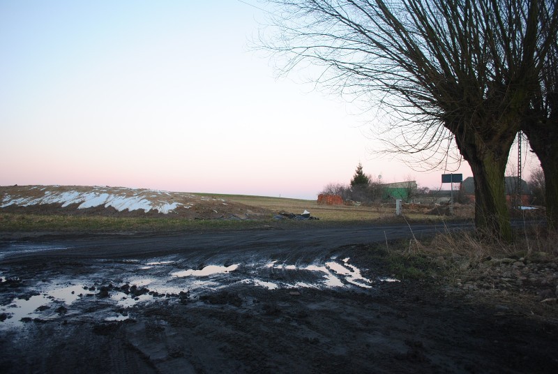 Mieszkańcy Zygmuntowa w gminie Śmigiel skarżą się na fatalny stan drogi [zdjęcia]