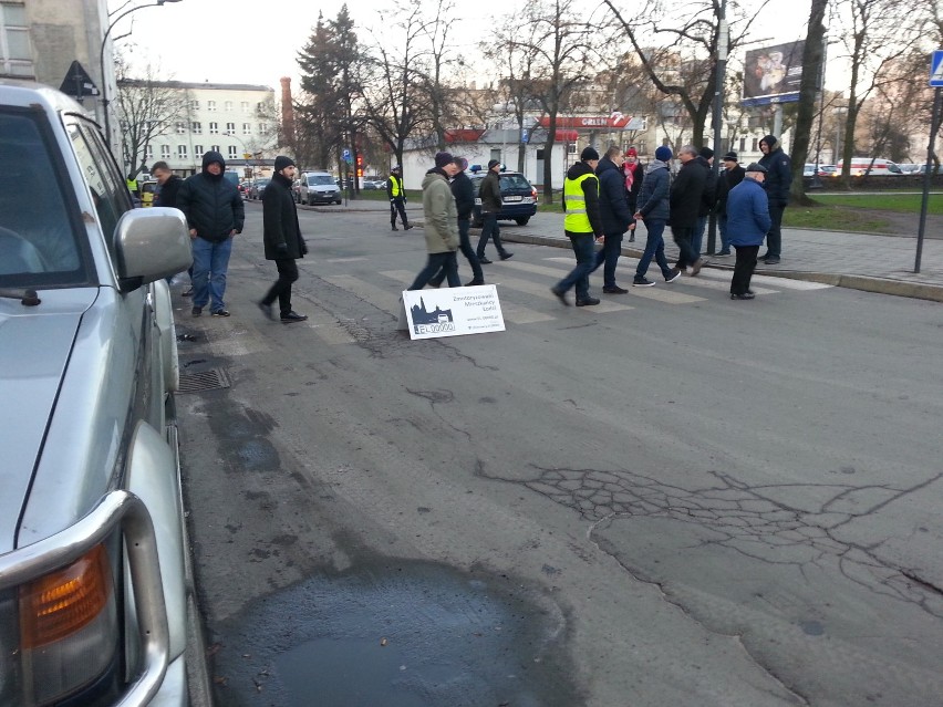 Blokowali parking przed UMŁ. Kierowcy z Łodzi protestują...