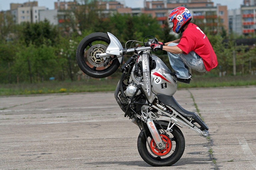 Uczestnicy Stunt Motorbike Show też wyprawiali cuda. Fot....