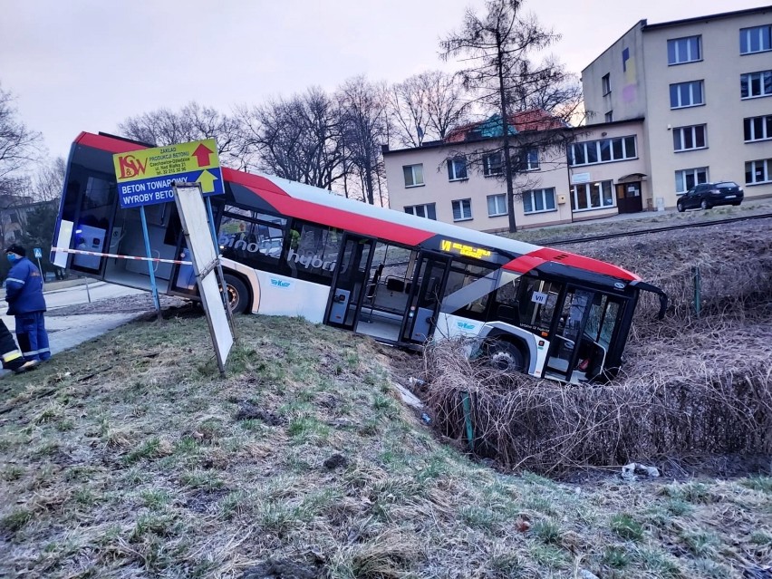 Do wypadku autobusu doszło w rejonie skrzyżowania ulic...