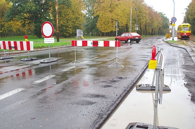 O remoncie ul. Konstantynowskiej kierowcy dowiadywali się dopiero w momencie, gdy dojeżdżali do znaków zakaz ruchu.