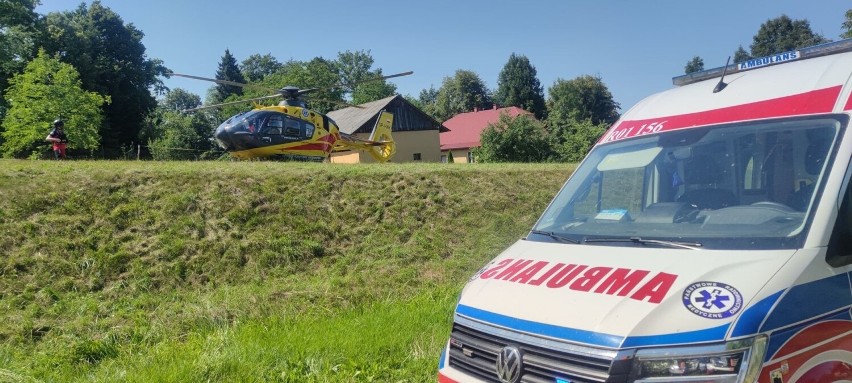 Wypadek quada w Birczy. Do 30-letniego mężczyzny wezwano śmigłowiec Lotniczego Pogotowia Ratunkowego [ZDJĘCIA]