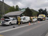 Rytro. Zderzenie trzech samochodów. Droga zablokowana