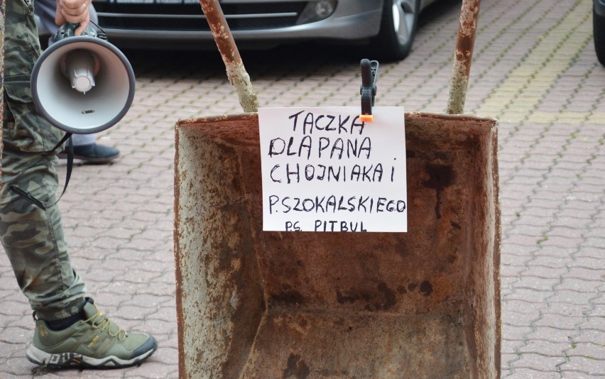Kolejny protest kupców pod urzędem miasta w Piotrkowie. Chcą...