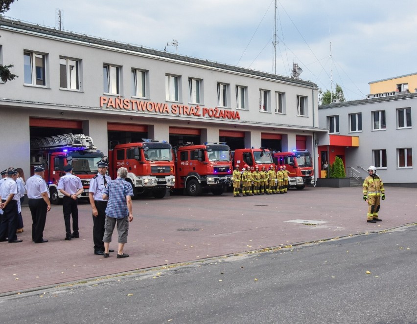 Szamotuły. Huczne powitanie samochodu pożarniczego OSP Szamotuły. Drabina ma już nowy dom!