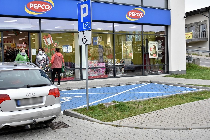 Miejsce parkingowe dla niepełnosprawnych powinno być łatwo...