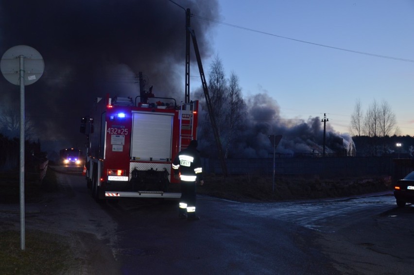 Pożar hali odzieżowej w Gościcinie