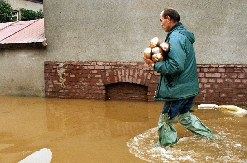 Powódź w Legnicy i okolicy z 1997 roku [ZDJĘCIA]