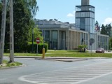 Miasto kupuje od Orlenu działkę po stacji benzynowej na pl. Wolności w Zduńskiej Woli [FOTO]