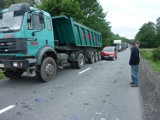 Wypadek w Sierznie. Zderzyły się trzy samochody. Policja wskazuje winę 34-latki z Renault