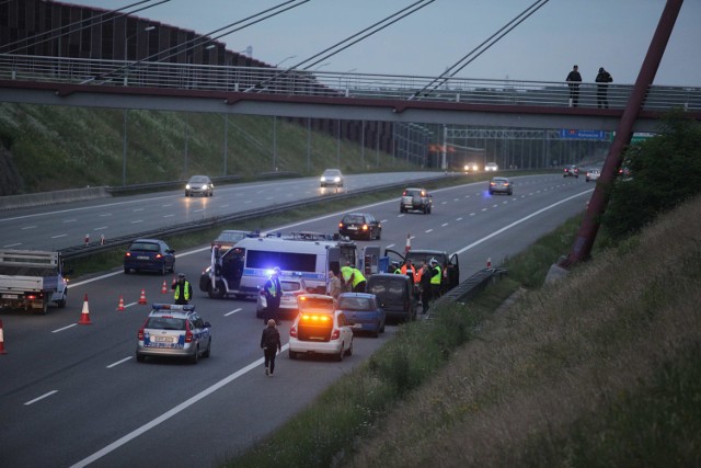 Wypadek na autostradzie w Rudzie Śląskiej, młoda kobieta skoczyła z kładki