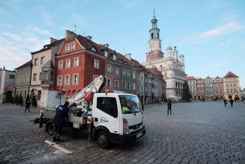 Poznań: Nowe świąteczne dekoracje na Starym Rynku! [ZDJĘCIA]