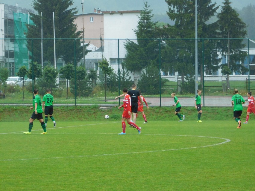 Piłkarki ekstraligowego AZS PWSZ Wałbrzych w meczu kontrolnym rozbiły 8:0 AZS Wrocław