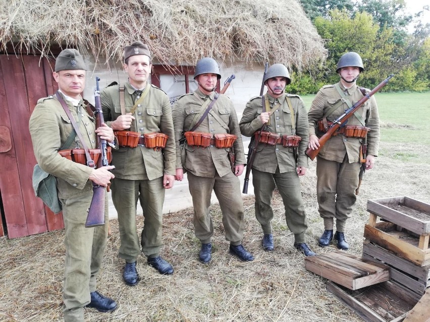 Członkowie SH im. 10 PP z Łowicza rekonstruowali polskie wojsko walczące w 1939 roku [ZDJĘCIA]