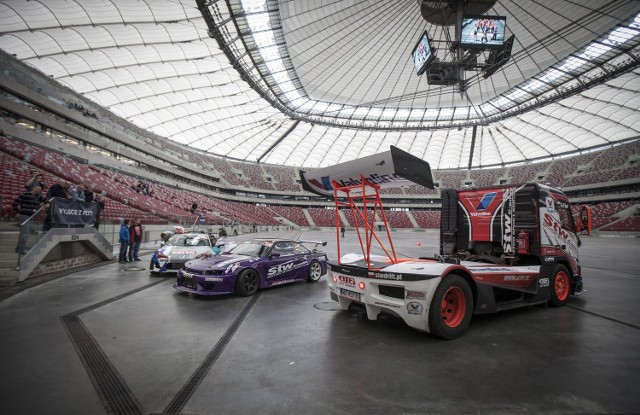 Zapach benzyny w powietrzu i dźwięk silników, na to wydarzenie czkają wszyscy miłośnicy motoryzacji.
Już w sobotę, 21 września na Stadionie Narodowym w ramach Verva Street Racing odbędzie się Top Gear Live.
Więcej informacji na temat imprezy znajdziecie tutaj