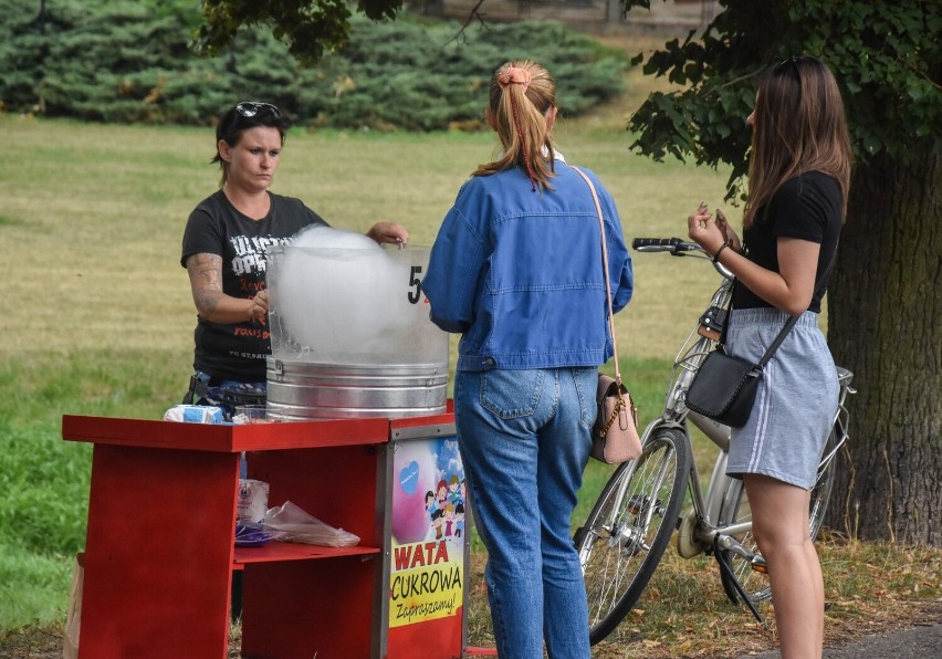 Szamotuły. Parada motocykli otworzyła 11. Festyn Rodzinny przy bazylice