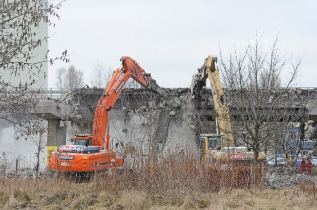 To się dzieje naprawdę - estakada katowicka znika z powierzchni ziemi. Trwa rozbiórka północnej nitki tego fragmentu Trasy Katowickiej.

CZYTAJ WIĘCEJ: Estakada katowicka znika z powierzchni ziemi!