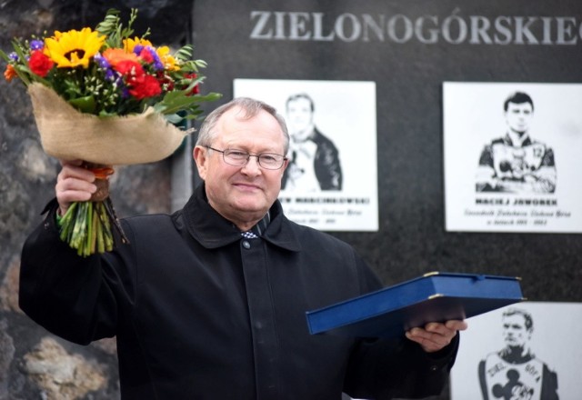 W trakcie meczu Stelmetu Falubazu Zielona Góra z Get Well Toruń na stadionie odsłonięta została kolejna tablica w Galerii Sław zielonogórskiego żużla. Uhonorowany został Zbigniew Filipiak, zawodnik Falubazu w latach 1969-1981. Żużlowiec przez całą karierę reprezentował zielonogórski klub, z którym zdobył trzy medale Drużynowych Mistrzostw Polski (złoty i dwa brązowe). W 1973 roku został mistrzem Polski juniorów. 
Zbigniew Filipiak jest szóstym zawodnikiem w Galerii Sław. Wcześniej uhonorowani zostali: Andrzej Huszcza, Bonifacy Langner, Stanisław Sochacki, Zbigniew Marcinkowski, Maciej Jaworek i Henryk Olszak.