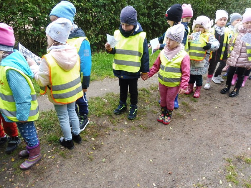 Dzieci z przedszkola w Jarogniewicach z wizytą u leśników