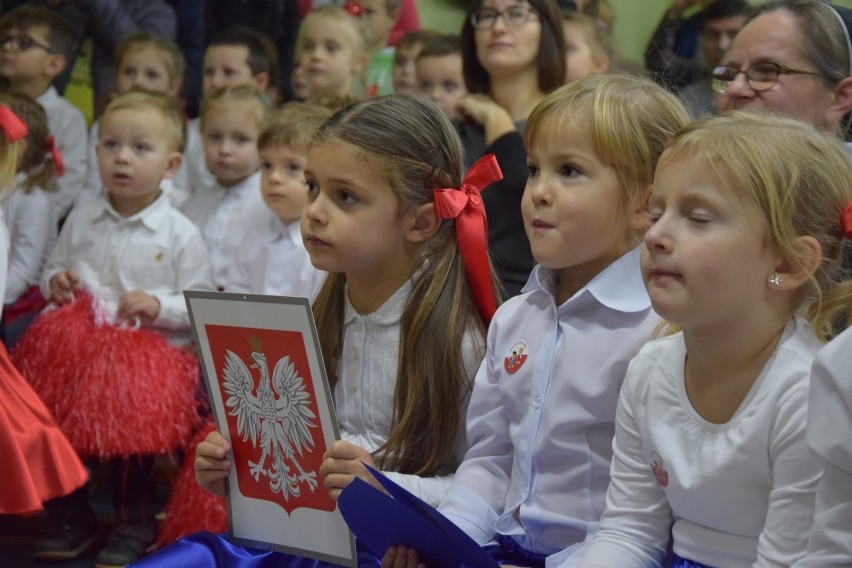 Patriotyczne widowisko na Święto Niepodległości w przedszkolu sióstr Urszulanek w Sieradzu 2017