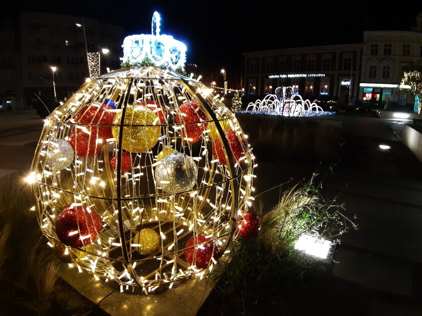 Iluminacje w Świnoujściu cieszą nie tylko dzieci. Miasto w...