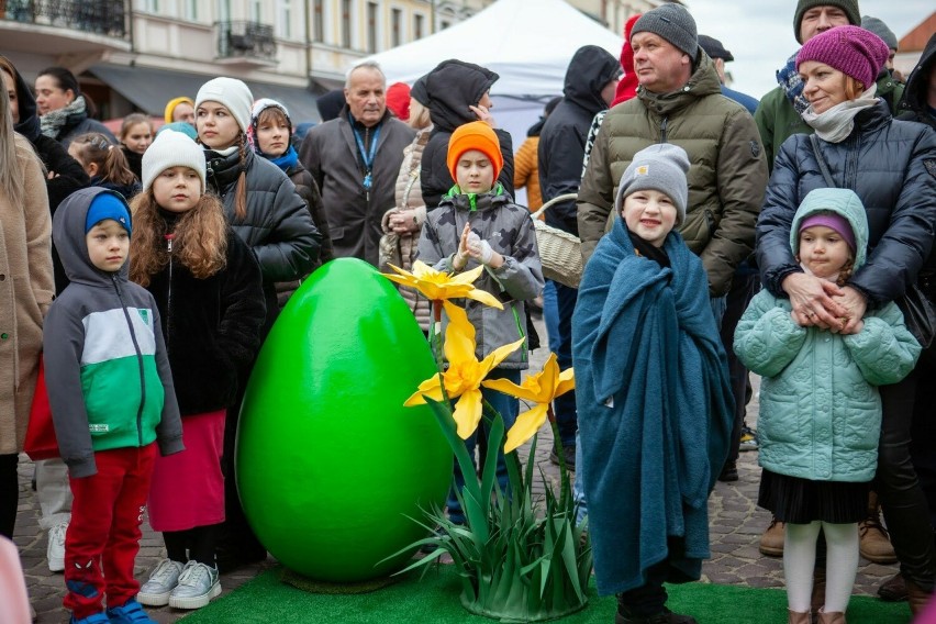 Jarmark Wielkanocny na rzeszowskim Rynku przyciągnął tłumy mieszkańców [WIDEO]