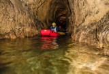 Podziemny rafting dla każdego. Sztolnia Czarnego Pstrąga w Tarnowskich Górach zaprasza