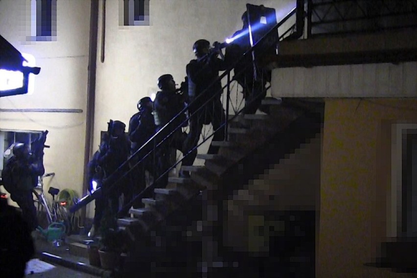 Policjanci CBŚP rozbili zorganizowaną grupę przestępczą,...