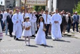 WRZEŚNIA: Procesja wiernych z Parafii św. Królowej Jadwigi przeszła ulicami Wrześni, celebrując Boże Ciało [GALERIA]