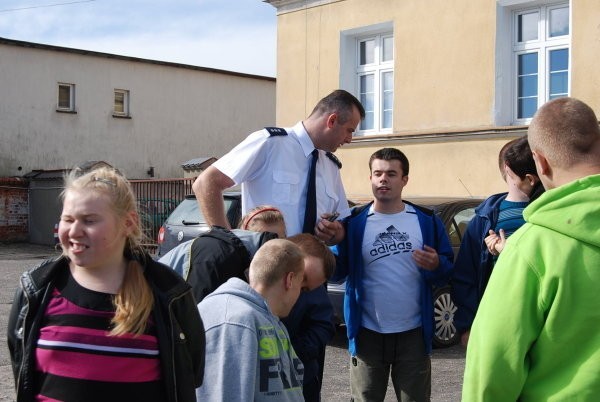 Policja w Rawiczu gościła uczniów Zespołu Szkół im. Jana...