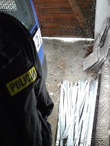 KPP Kwidzyn: Zatrzymano dwóch złodziei metalowych elementów trybun na boisku w Ryjewie