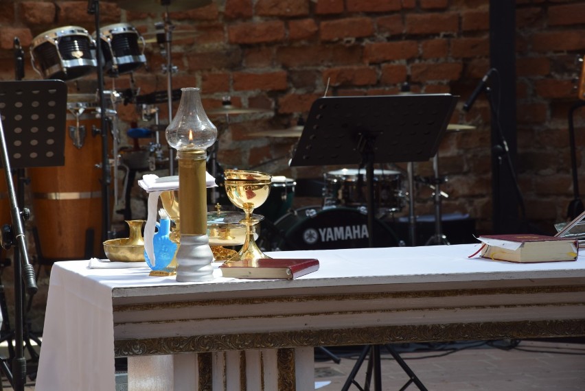 JAROCIN FESTIWAL 2018: Uroczysta msza święta w intencji zmarłych muzyków [FOTOGALERIA]