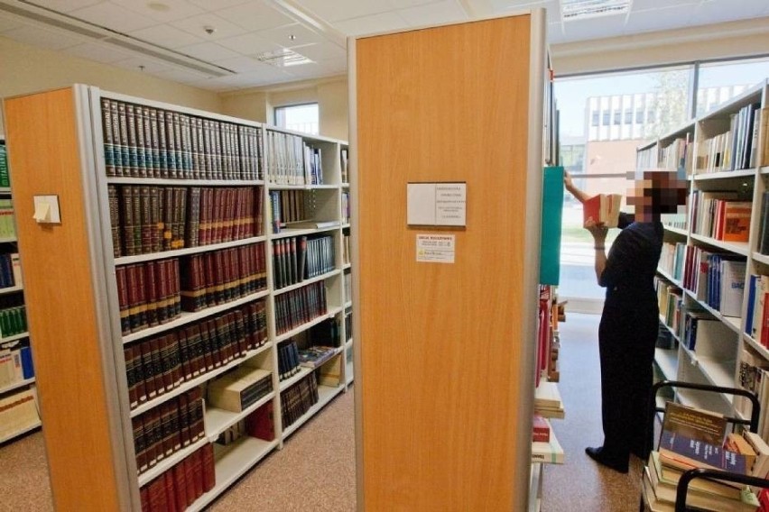 Molestowane bibliotekarki proszą o przeniesienie. Rektor UMK odmawia! 